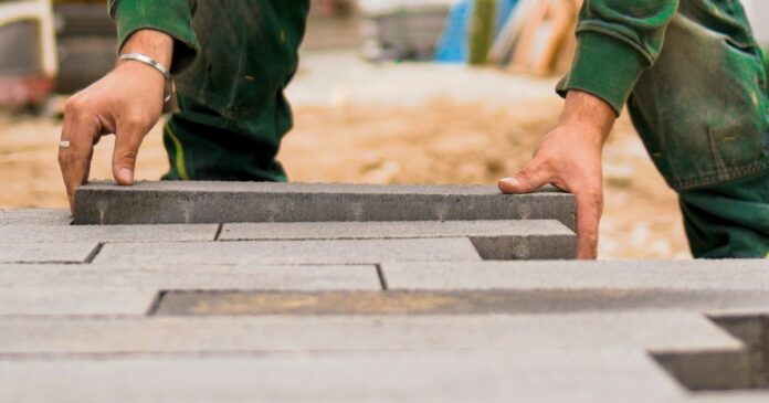 pihan-kivetys-tarylatkalla pihan kivetys tärylätkällä