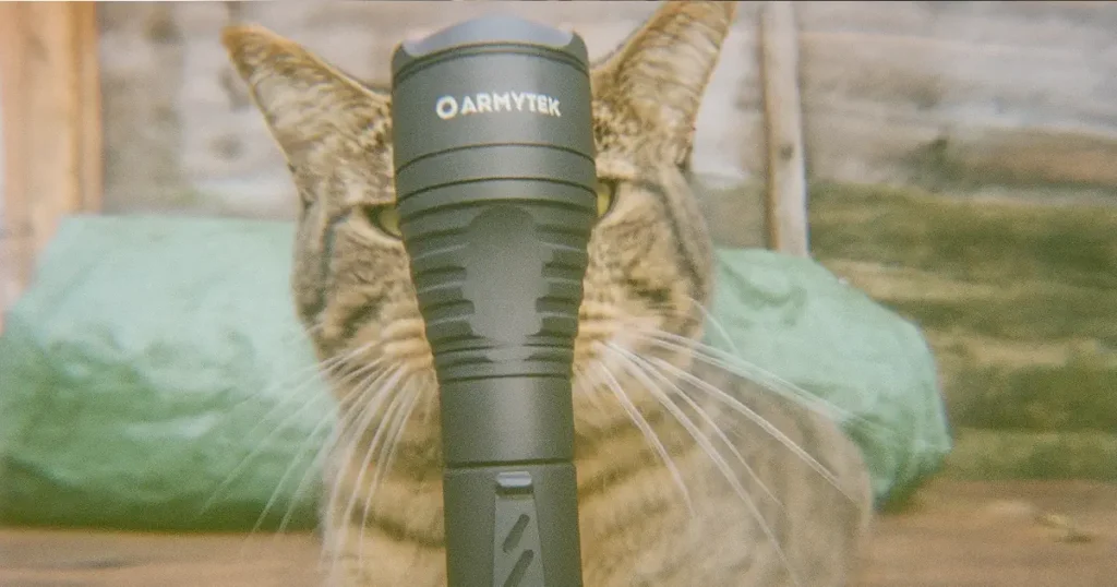 Paras taktinen valaisin testi vertailu