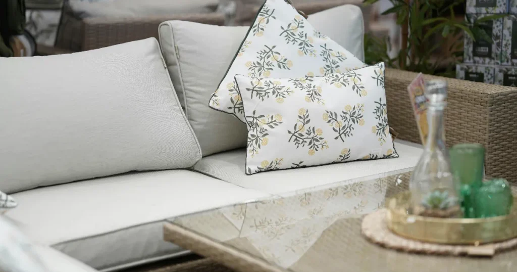 Paras sohvaryhmä ulos