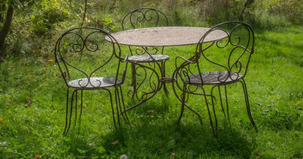 Paras puutarhapöytä testi