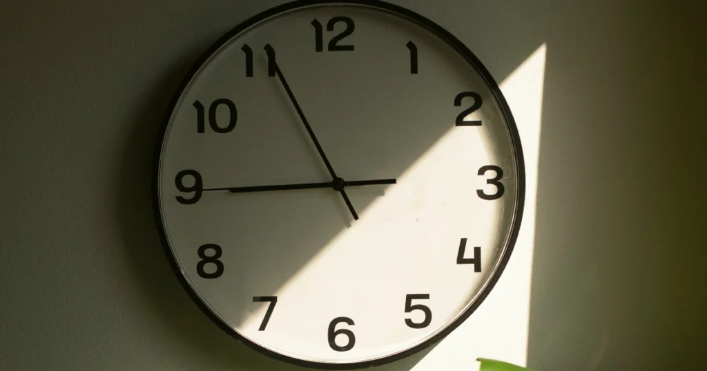 Paras seinäkello testi