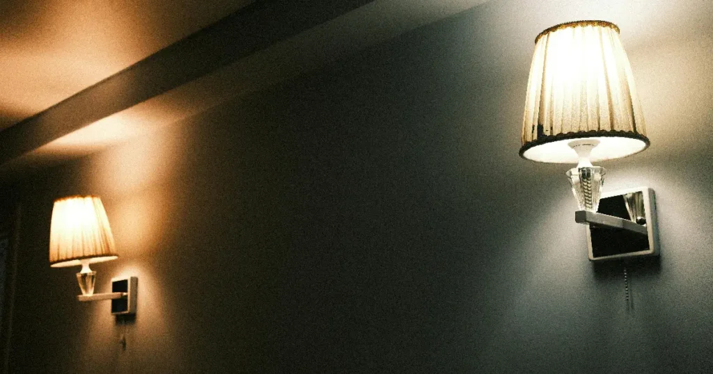 Paras kiinteä seinävalaisin testi