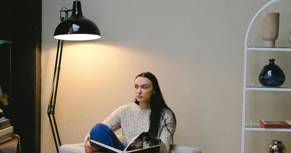 Paras lattiavalaisin lukuvalolla testi